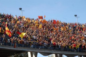 LECCE-PAGANESE DOMANI DOMENICA ORE 17.30 / A UN PASSO DALLA FESTA: AL VIA DEL MARE IN VENTITREMILA SPINGERANNO I GIALLOROSSI VERSO IL RITORNO IN SERIE B