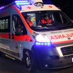 AUTO SI SCHIANTA SU UN ALBERO: GIOVANE FINISCE IN OSPEDALE