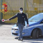 MONTERONI, INSEGUITO DALLA POLIZIA SENZA PATENTE: DENUNCIATO 18ENNE, ARRESTATA LA MADRE PER AGGRESSIONE