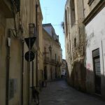 LECCE, NOTTE DI VIOLENZA NEL CENTRO STORICO: BRANCO AGGREDISCE 23ENNE