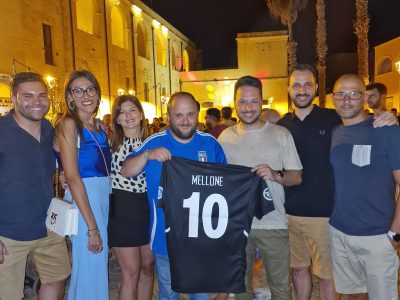 LE BOMBETTE DELLA DOMENICA / DALLA POLITICA AL CALCIO, SAREBBERO SERVITI   PAGLIARO E MINERVA SULLE FASCE, E PIPPI MELLONE ALL’ALA (DESTRA)