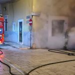 MELENDUGNO, AUTO AVVOLTA DALLE FIAMME NEL CUORE DELLA NOTTE: DISTRUTTA LA VETTURA DI UN ARTIGIANO