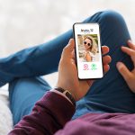 L’AMORE AL TEMPO DELLE APP. OGGI E ‘ DIVENTATO ORMAI UN SUPERMERCATO AFFARISTICO. SENZA CUORE.  QUANTA  NOSTALGIA PER TUTTO QUELLO CHE E’ RAPIDAMENTE CAMBIATO NEI TEMPI E NEI MODI DI CONOSCERSI! SEMPRE IN PEGGIO