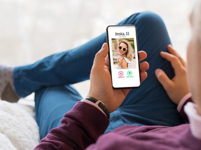 L’AMORE AL TEMPO DELLE APP. OGGI E ‘ DIVENTATO ORMAI UN SUPERMERCATO AFFARISTICO. SENZA CUORE.  QUANTA  NOSTALGIA PER TUTTO QUELLO CHE E’ RAPIDAMENTE CAMBIATO NEI TEMPI E NEI MODI DI CONOSCERSI! SEMPRE IN PEGGIO