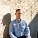 LE IDEE / PAUL KLOTZ: VI SPIEGO COME FUNZIONA IL CAPITALISMO DELLA SOLITUDINE, IL BUSINESS SUL MALE DEL SECOLO ORGANIZZATO DALLE APP. CON L’APPROFONDIMENTO DI leccecronaca.it