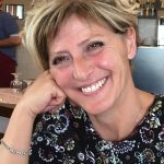 L’INTERVISTA / MADE IN ITALY: SANGUE, PETROLIO O LINFA VITALE? ELISA BUONO: “La convinzione in quello che faccio mi rende competitiva ogni giorno. Il rumore delle macchine da cucire è il mio inno nazionale”