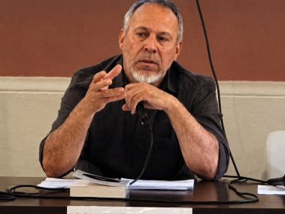 E’ USCITO IL LIBRO “Volevo solo scrivere di musica” DI ROBERTO MOLLE, CHE HA RACCOLTO DIECI ANNI DI SUOI ARTICOLI SU leccecronaca.it SULLE TRACCE LASCIATE ATTRAVERSO L’ITALIA, IL REGNO UNITO E GLI STATI UNITI (E RITORNO)