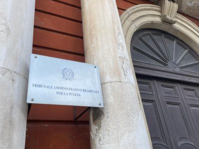 STOP ALLA DEVASTAZIONE DELLE NOSTRE CAMPAGNE: IL TAR ANNULLA LA DELIBERA DELLA REGIONE PUGLIA CHE CONSENTIVA ABBATTIMENTI ULIVI PER FAR POSTO A SERRE E PANNELLI FOTOVOLTAICI