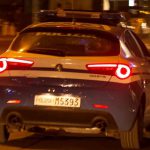 NELLA NOTTE DEL CENTRO STORICO COPPIA LECCESE LITIGA VIOLENTEMENTE, POI ENTRAMBI SI SCAGLIANO CONTRO I POLIZIOTTI INTERVENUTI PER CALMARLI