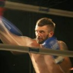 COLPISCE L’AVVERSARIO DI KICK BOXING A TERRA A MATCH FERMO: IL GIUDICE LO MANDA A PROCESSO