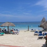 VUOI LAVORARE STANDO SULLA SPIAGGIA A BERE RUM?