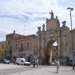 SERATA MOVIMENTATA A PORTA RUDIAE DA UN UBRIACO E DA UN SUO DIFENSORE INOPPORTUNO, DUE DENUNCE