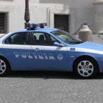 MINACCIANO CON LA PISTOLA LA PROPRIETARIA CHE LI SORPRENDE A RUBARE IN CASA, ARRESTATI IN TRE