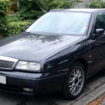 FURTO A GALATINA, LA BANDA DELLA LANCIA K FA RAZZIA IN UN BAR E POI RIESCE A SFUGGIRE A VIGILANTES E POLIZIOTTI A BORDO DELLA VECCHIA AUTO