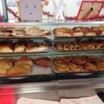 PRETENDONO DI PAGARE IL CONTO A META’ E PICCHIANO TITOLARE E CAMERIERI DELLA ROSTICCERIA, ARRESTATI DUE GIOVANI STRANIERI