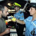 LA POLIZIA MUNICIPALE DI LECCE SI DOTA DELL’ ETILOMETRO E LO USA SUBITO. MA DIMENTICA L’ IGIENE