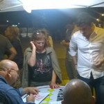 IL M5S RACCOGLIE IL CONSENSO DEI LECCESI CHE VOGLIONO LE DIMISSIONI DEI POLITICI INDAGATI / DANIELA DONNO: “Come a Roma mafia capitale, così anche a Lecce i soprusi della mala politica”