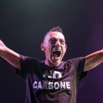 DOPO L’ ESCLUSIONE DEI SUD SOUND SYSTEM DAL FESTIVAL DELLA TARANTA, NANDU POPU NON CI STA: “Ormai a Melpignano e dintorni fanno promozione turistica, non fanno più ricerca e sperimentazione musicale”