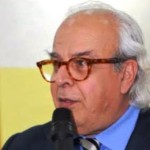 NUOVE ACCUSE ALLA GESTIONE DEL FESTIVAL DALLA COMUNITA’ GRECA SALENTINA. IOANNIS DAVILIS: “A Melpignano un palcoscenico per i politici che danno finanziamenti trasversali a organizzatori arroganti. Il ritorno turistico? Sì, sacchi a pelo e bottiglioni di vino”