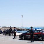 CHI RUBA UNA BORSA, CHI UNA BICI, CHI UN MATERASSINO…CHI COLTIVA LA MARIJUANA IN GIARDINO, CHI SCAPPA DOPO L’ INCIDENTE, CHI SI PAGA LE VACANZE CON LA CARTA DI CREDITO DEL MORTO…E IL CIELO E’ SEMPRE PIU’ BLU…A GALLIPOLI E A SANTA MARIA DI LEUCA