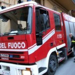 INCENDIO SU VIALE DELLO STADIO A LECCE