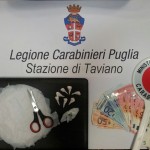 VENTIDUENNE ALBANESE TENTA D DISFARSI DELLA DROGA: ARRESTATO