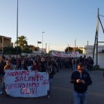 “Sabotiamo il piano Silletti” – SI ALZA IL LIVELLO DELLA PROTESTA, IL “POPOLO DEGLI ULIVI” IN CORTEO A TORCHIAROLO – reportage fotografico