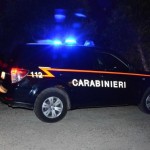 BOMBA POTENTISSIMA ESPLODE NEL CUORE DELLA NOTTE DAVANTI AD UNO STABILE DI SAN PIETRO VERNOTICO, NESSUN FERITO, POCHI DANNI, MA TANTA PAURA