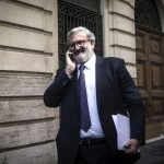 NULLA DI CONCRETO DALL’ INCONTRO DI QUESTA MATTINA A ROMA COL GOVERNO. FRA ‘RIDEFINIRE’ E ‘INFRASTRUTTURARE’, EMILIANO BATTE CASSA: ‘Renzi, caccia i soldi!”. MA TORNA A BARI A MANI VUOTE. DEL TUTTO ELUSE LE QUESTIONI PIU’ IMPORTANTI, MOTIVO DEI PRESUNTI CONTRASTI: ILVA, GASDOTTO, TRIVELLE E ULIVI.