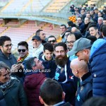 RIECCO IL LECCE IN CAMPO: VITTORIA IN AMICHEVOLE CONTRO IL GALLIPOLI. GIOCATORI E DIRIGENTI IN CURVA NORD PER OMAGGIARE I PRESENTI