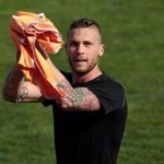 LECCE / TRINCHERA VA SUBITO AL SODO. NEL PRIMO GIORNO DI CALCIOMERCATO ECCO IL COLPO MIRATO: CATURANO NUOVO ATTACCANTE GIALLOROSSO