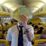 TREDICI MILIONI DI EURO ALL’ ANNO DI SOLDI PUBBLICI REGALATI DAL SUO PREDECESSORE ALLA RYANAIR (MA NON ERANO VIETATI GLI AIUTI DI STATO AI PRIVATI?). ORA MICHELE EMILIANO VUOL ‘vederci chiaro’ E BLOCCA LA CONVENZIONE CON LA COMPAGNIA DEL ‘LOW COST’ (PERO’ SOLO PRENOTANDO CON MESI DI ANTICIPO). SI SCATENANO REAZIONI ACCESE E DIAMETRALMENTE OPPOSTE