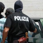 FAMIGLIA ALBANESE DI FALSI FRUTTIVENDOLI, DOPO IL FIGLIO, ANCHE IL PADRE IN MANETTE, ‘BECCATO’ IERI A LECCE CON CENTOVENTI CHILI DI MARIJUANA