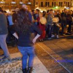 FESTA IN PIAZZA (SANT’ ORONZO) QUESTA NOTTE A LECCE CITTA’. A RITMO DI PIZZICA, SIAMO ANDATI A CURIOSARE… – reportage fotografico