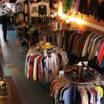 COME MI RIFACCIO IL GUARDAROBA PER L’ ESTATE…LO ‘SHOPPING ALTERNATIVO’ IN CENTRO CITTA’ DI TRE STUDENTESSE SPAGNOLE