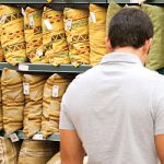 Vada pure… / COME TI RIMORCHIO UN NUOVO PARTNER – LEZIONE 2 – ALL’ IPER-STORE DEL BRICOLAGE