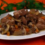 “La mia cucina fusion” / ‘GUSTO GIUSTO equipe’ PROPONE: “SPEZZATINO SEITAN CON FUNGHI”