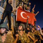 ULTIM’ORA / AGGIORNAMENTO / ANCORA SCONTRI, MA IL GOVERNO LEGITTIMO DICHIARA DI AVERE IL CONTROLLO. FALLITO IL GOLPE. LA LUNGA NOTTE DELLA TURCHIA