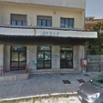 CI RISIAMO. DOPO L’ ASILO NIDO, IL COLLETTIVO ‘TERRA ROSSA’ CI RIPROVA CON LA SEDE DEI PENSIONATI. FINO A QUANDO SARANNO DI NUOVO SGOMBERATI, E RICOMINCERANNO DA UN’ ALTRA PARTE, CON ALCUNI DECENNI DI RITARDO, LA ‘STAGIONE’ DELLE ‘OCCUPAZIONI’