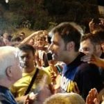 BAGNO DI FOLLA PER ALESSANDRO DI BATTISTA. LE RAGIONI DEL “NO” VANNO IN GIRO PER L’ ITALIA COAST TO COAST ED E’ GIA’ AUTUNNO CALDO PER IL REFERENDUM