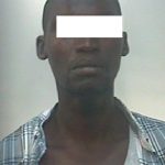 SORPRESO A SPACCIARE A BAIA VERDE, GIOVANE SENEGALESE FERISCE UN CARABINIERE E FINISCE IN CARCERE