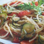 “La mia cucina fusion” / ‘GUSTO GIUSTO EQUIPE’ PROPONE: “PASTA ZUCCHINE E POMODORINI”, vegan