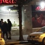 VA FUORI DI TESTA E INNESCA UNA VIOLENTA RISSA IN SALA GIOCHI. DUE FERITI E UN ARRESTO A TARANTO