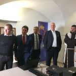 LECCE / INAUGURATA LA NUOVA SEDE IN VIA COSTADURA: LA DIRIGENZA GIALLOROSSA INCONTRA LA STAMPA NELLA SUA NUOVA “TANA”