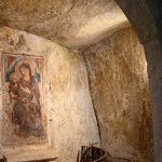 CROLLO IN UNA CHIESA RUPESTRE – GIOIELLINO ARTISTICO