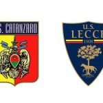 LECCE / IL PRE PARTITA / A CATANZARO NEL POSTICIPO DI LUNEDI’ SERA OCCORRE VINCERE PER RESTARE IN TESTA