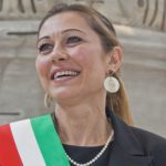 ANGELA CARLUCCIO GIÀ A CASA? MANCA SOLO UNA FIRMA DA PARTE DELLE OPPOSIZIONI PER AZIONARE LA “GHIGLIOTTINA” FINALE DELLA SFIDUCIA SULLA SINDACA