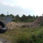 DANNEGGIAMENTO AL MURETTO A SECCO MILLENARIO DI MELENDUGNO, AL PRESIDIO ‘NO TAP’ SI LAVORA PER RICOMPORLO. VIABILITA’ RIPRISTINATA IN ZONA