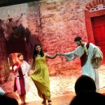CONCLUSA A MANDURIA LA RASSEGNA TEATRALE FATTA DAI LICEALI. ABBIAMO CHIESTO ALLA PROFESSORESSA CHE NE HA CURATO L’ ORGANIZZAZIONE – “allestire uno spettacolo è un’ occasione per creare Bellezza” – DI FARE UN BILANCIO DEL CICLO DI SPETTACOLI. ECCO IL SUO RACCONTO