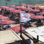 “Sulle spiagge sventola…”